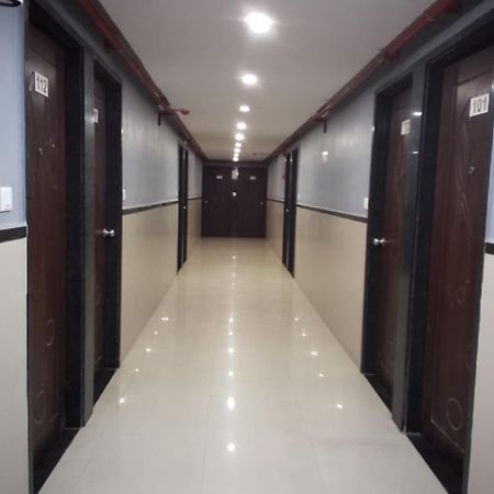 Infinity Rooms & Banquet 苏拉特 外观 照片