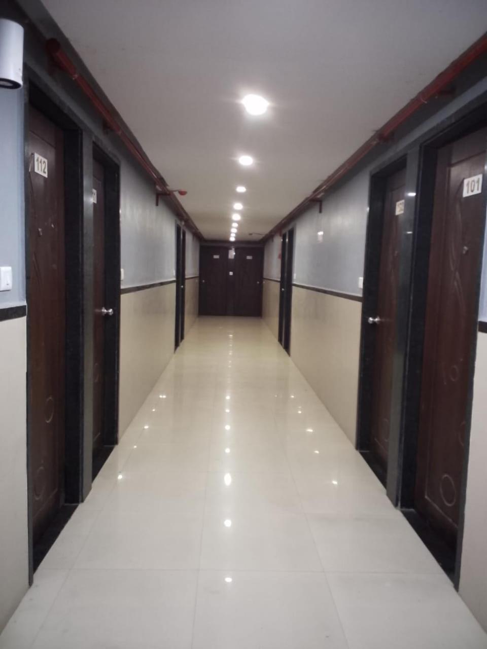 Infinity Rooms & Banquet 苏拉特 外观 照片